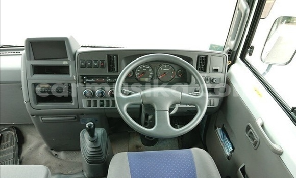 Nunua Ilio tumika Nissan Caravan Nyeupe Gari ndani ya Beitbridge nchini Matabeleland Kusini Nunua Ilio tumika Nissan Caravan Nyeupe Gari ndani ya Beitbridge nchini Matabeleland Kusini