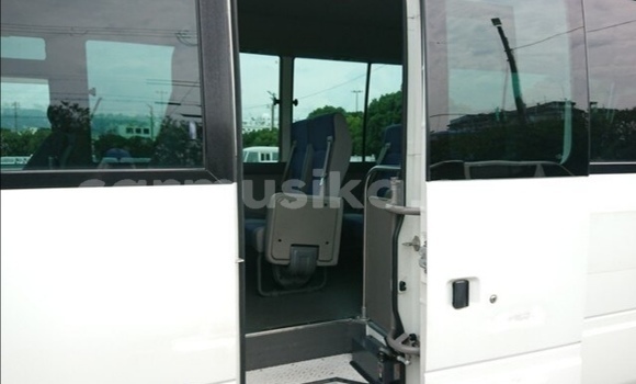 Nunua Ilio tumika Nissan Caravan Nyeupe Gari ndani ya Beitbridge nchini Matabeleland Kusini Nunua Ilio tumika Nissan Caravan Nyeupe Gari ndani ya Beitbridge nchini Matabeleland Kusini