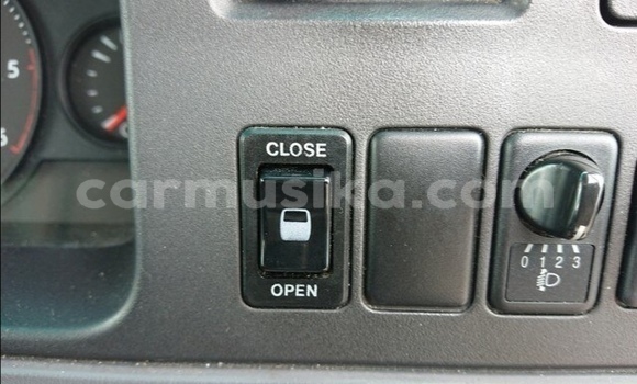 Nunua Ilio tumika Nissan Caravan Nyeupe Gari ndani ya Beitbridge nchini Matabeleland Kusini Nunua Ilio tumika Nissan Caravan Nyeupe Gari ndani ya Beitbridge nchini Matabeleland Kusini