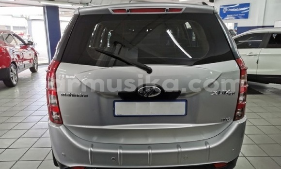 Nunua Ilio tumika Mahindra Commander Fedha Gari ndani ya Beitbridge nchini Matabeleland Kusini Nunua Ilio tumika Mahindra Commander Fedha Gari ndani ya Beitbridge nchini Matabeleland Kusini