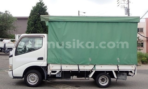 Nunua Ilio tumika Toyota Dyna Nyeupe Gari ndani ya Beitbridge nchini Matabeleland Kusini