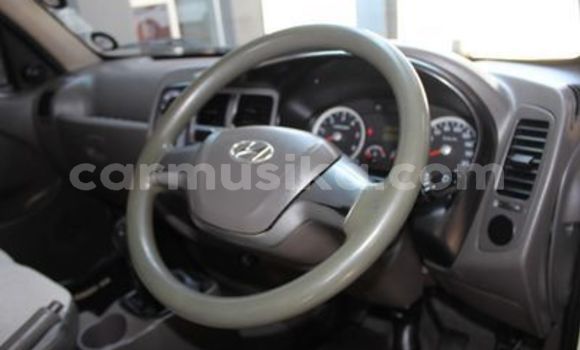 Acheter Occasion Voiture Hyundai H200 Blanc à Beitbridge, Matabeleland South Acheter Occasion Voiture Hyundai H200 Blanc à Beitbridge, Matabeleland South
