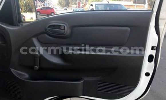 Acheter Occasion Voiture Hyundai H200 Blanc à Beitbridge, Matabeleland South Acheter Occasion Voiture Hyundai H200 Blanc à Beitbridge, Matabeleland South