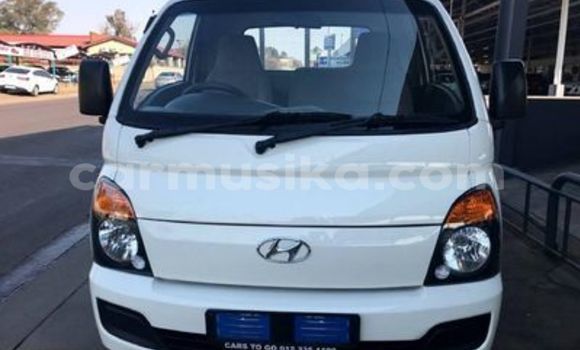Acheter Occasion Voiture Hyundai H200 Blanc à Beitbridge, Matabeleland South Acheter Occasion Voiture Hyundai H200 Blanc à Beitbridge, Matabeleland South