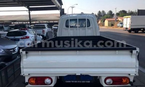 Acheter Occasion Voiture Hyundai H200 Blanc à Beitbridge, Matabeleland South Acheter Occasion Voiture Hyundai H200 Blanc à Beitbridge, Matabeleland South