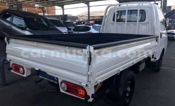 Acheter Occasion Voiture Hyundai H200 Blanc à Beitbridge, Matabeleland South Acheter Occasion Voiture Hyundai H200 Blanc à Beitbridge, Matabeleland South