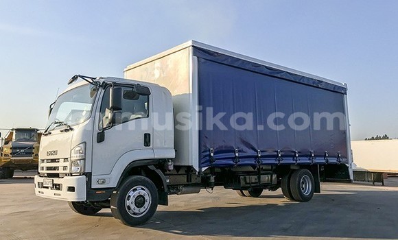 Buy Used Isuzu Florian White Car in Beitbridge in Matabeleland South