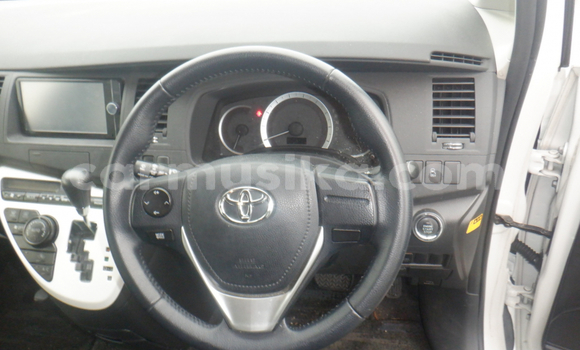 Acheter Occasion Voiture Toyota ISis Blanc à Beitbridge, Matabeleland South Acheter Occasion Voiture Toyota ISis Blanc à Beitbridge, Matabeleland South