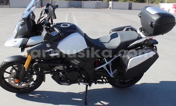 Acheter Occasion Moto Suzuki V-Strom Blanc à Import - Dubai, Harare Acheter Occasion Moto Suzuki V-Strom Blanc à Import - Dubai, Harare