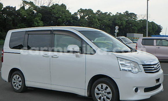 Tenga Tsaru Toyota Noah Chena Mota in Beitbridge in Matabeleland South Tenga Tsaru Toyota Noah Chena Mota in Beitbridge in Matabeleland South