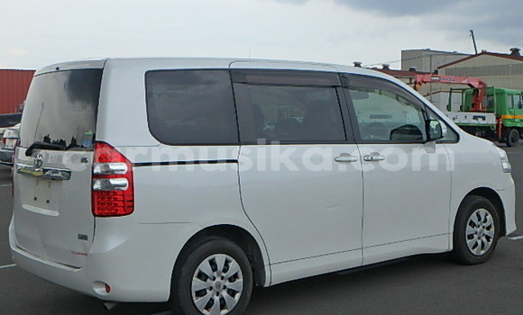 Tenga Tsaru Toyota Noah Chena Mota in Beitbridge in Matabeleland South Tenga Tsaru Toyota Noah Chena Mota in Beitbridge in Matabeleland South