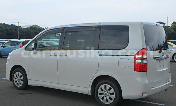 Tenga Tsaru Toyota Noah Chena Mota in Beitbridge in Matabeleland South Tenga Tsaru Toyota Noah Chena Mota in Beitbridge in Matabeleland South