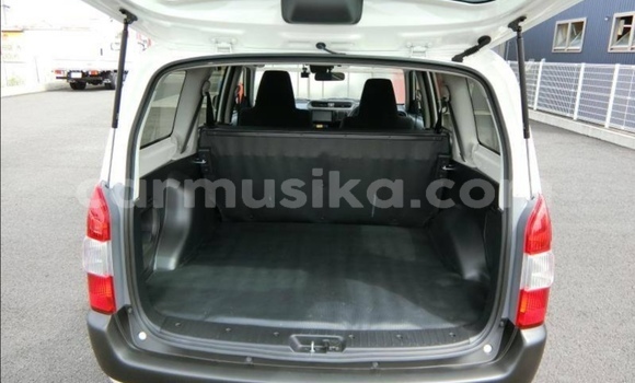 Acheter Occasion Voiture Toyota Succeed Blanc à Beitbridge, Matabeleland South Acheter Occasion Voiture Toyota Succeed Blanc à Beitbridge, Matabeleland South