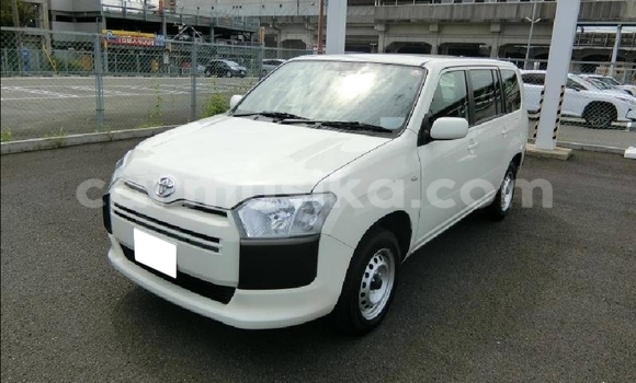 Acheter Occasion Voiture Toyota Succeed Blanc à Beitbridge, Matabeleland South Acheter Occasion Voiture Toyota Succeed Blanc à Beitbridge, Matabeleland South