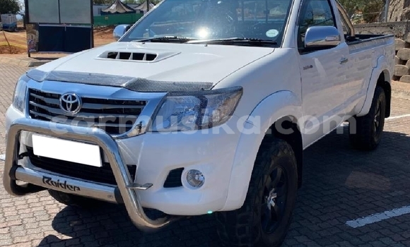 Buy Used Toyota Hilux White Car in Beitbridge in Matabeleland South Buy Used Toyota Hilux White Car in Beitbridge in Matabeleland South