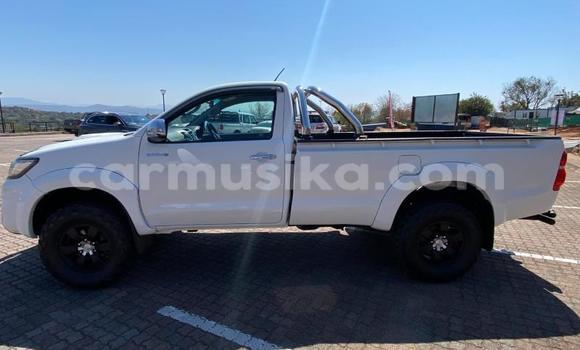 Buy Used Toyota Hilux White Car in Beitbridge in Matabeleland South Buy Used Toyota Hilux White Car in Beitbridge in Matabeleland South