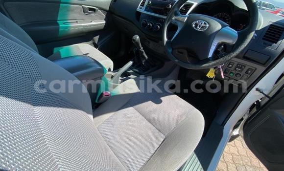 Buy Used Toyota Hilux White Car in Beitbridge in Matabeleland South Buy Used Toyota Hilux White Car in Beitbridge in Matabeleland South