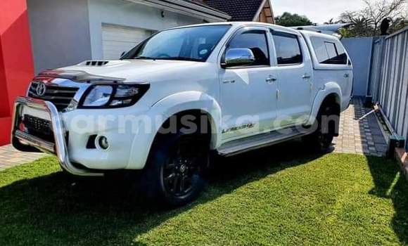Buy Used Toyota Hilux White Car in Beitbridge in Matabeleland South