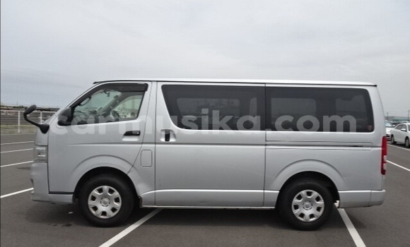 Acheter Occasion Voiture Toyota RegiusAce Gris à Beitbridge, Matabeleland South Acheter Occasion Voiture Toyota RegiusAce Gris à Beitbridge, Matabeleland South