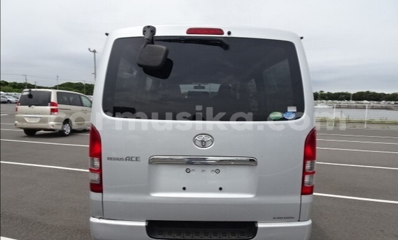 Acheter Occasion Voiture Toyota RegiusAce Gris à Beitbridge, Matabeleland South Acheter Occasion Voiture Toyota RegiusAce Gris à Beitbridge, Matabeleland South