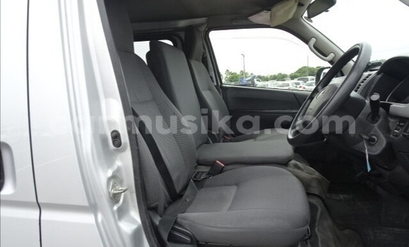 Acheter Occasion Voiture Toyota RegiusAce Gris à Beitbridge, Matabeleland South Acheter Occasion Voiture Toyota RegiusAce Gris à Beitbridge, Matabeleland South