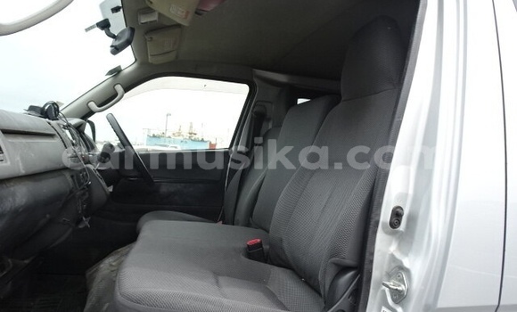 Acheter Occasion Voiture Toyota RegiusAce Gris à Beitbridge, Matabeleland South Acheter Occasion Voiture Toyota RegiusAce Gris à Beitbridge, Matabeleland South