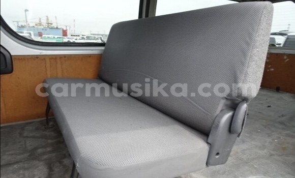 Acheter Occasion Voiture Toyota RegiusAce Gris à Beitbridge, Matabeleland South Acheter Occasion Voiture Toyota RegiusAce Gris à Beitbridge, Matabeleland South