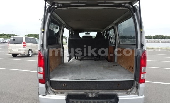 Acheter Occasion Voiture Toyota RegiusAce Gris à Beitbridge, Matabeleland South Acheter Occasion Voiture Toyota RegiusAce Gris à Beitbridge, Matabeleland South