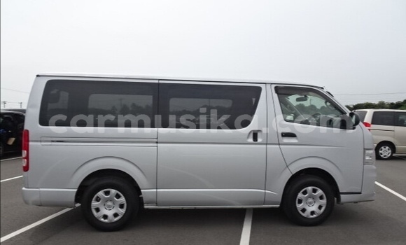 Acheter Occasion Voiture Toyota RegiusAce Gris à Beitbridge, Matabeleland South Acheter Occasion Voiture Toyota RegiusAce Gris à Beitbridge, Matabeleland South