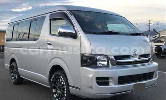 Buy Used Toyota Hiace White Car in Beitbridge in Matabeleland South