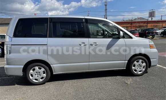 Nunua Ilio tumika Toyota Voxy Fedha Gari ndani ya Beitbridge nchini Matabeleland Kusini Nunua Ilio tumika Toyota Voxy Fedha Gari ndani ya Beitbridge nchini Matabeleland Kusini