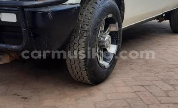 Nunua Ilio tumika Nissan Hardbody Beige Gari ndani ya Avondale nchini Harare Nunua Ilio tumika Nissan Hardbody Beige Gari ndani ya Avondale nchini Harare