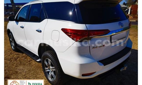 Acheter Occasion Voiture Toyota Fortuner Blanc à Beitbridge, Matabeleland South Acheter Occasion Voiture Toyota Fortuner Blanc à Beitbridge, Matabeleland South