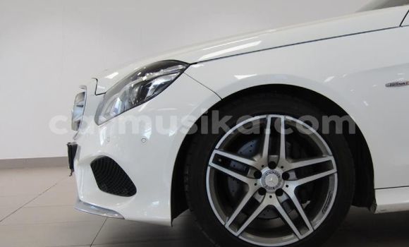 Acheter Occasion Voiture Mercedes‒Benz E–Class Blanc à Beitbridge, Matabeleland South Acheter Occasion Voiture Mercedes‒Benz E–Class Blanc à Beitbridge, Matabeleland South
