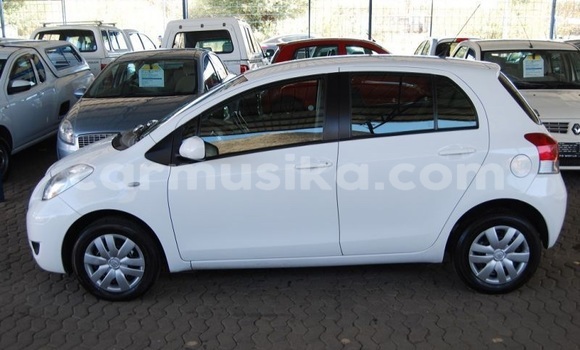 Acheter Occasion Voiture Toyota Yaris Blanc à Beitbridge, Matabeleland South Acheter Occasion Voiture Toyota Yaris Blanc à Beitbridge, Matabeleland South