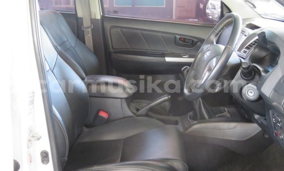 Acheter Occasion Voiture Toyota Hilux Blanc à Beitbridge, Matabeleland South Acheter Occasion Voiture Toyota Hilux Blanc à Beitbridge, Matabeleland South