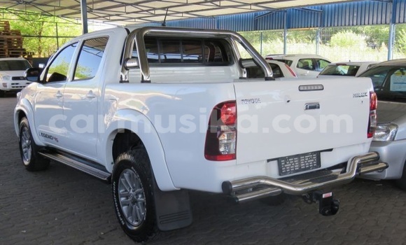 Acheter Occasion Voiture Toyota Hilux Blanc à Beitbridge, Matabeleland South Acheter Occasion Voiture Toyota Hilux Blanc à Beitbridge, Matabeleland South