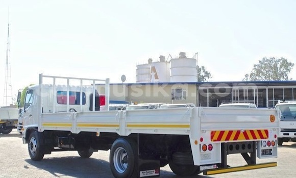 Acheter Occasion Utilitaire Hino 300 Blanc à Beitbridge, Matabeleland South Acheter Occasion Utilitaire Hino 300 Blanc à Beitbridge, Matabeleland South
