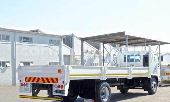 Acheter Occasion Utilitaire Hino 300 Blanc à Beitbridge, Matabeleland South Acheter Occasion Utilitaire Hino 300 Blanc à Beitbridge, Matabeleland South