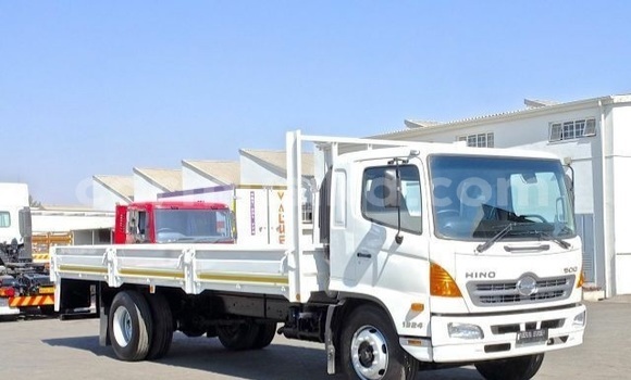 Acheter Occasion Utilitaire Hino 300 Blanc à Beitbridge, Matabeleland South Acheter Occasion Utilitaire Hino 300 Blanc à Beitbridge, Matabeleland South