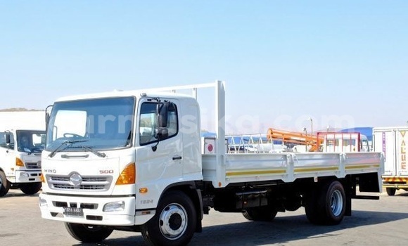 Acheter Occasion Utilitaire Hino 300 Blanc à Beitbridge, Matabeleland South Acheter Occasion Utilitaire Hino 300 Blanc à Beitbridge, Matabeleland South