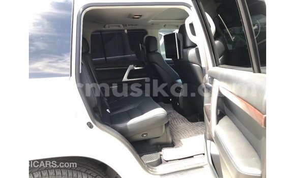 Buy Import Toyota Land Cruiser White Car in Import - Dubai in Harare Buy Import Toyota Land Cruiser White Car in Import - Dubai in Harare