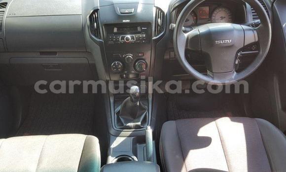 Buy Used Isuzu KB Red Car in Beitbridge in Matabeleland South Buy Used Isuzu KB Red Car in Beitbridge in Matabeleland South