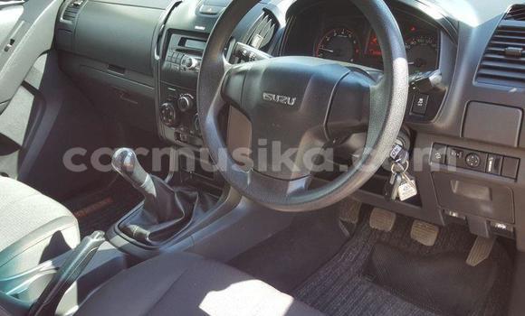 Buy Used Isuzu KB Red Car in Beitbridge in Matabeleland South Buy Used Isuzu KB Red Car in Beitbridge in Matabeleland South