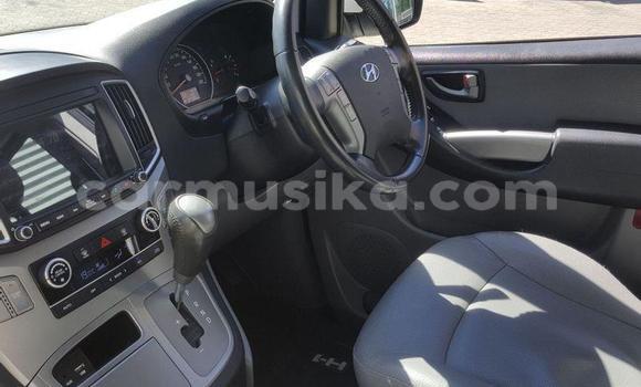 Acheter Occasion Voiture Hyundai H1 Blanc à Beitbridge, Matabeleland South Acheter Occasion Voiture Hyundai H1 Blanc à Beitbridge, Matabeleland South