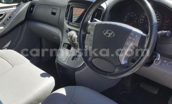 Acheter Occasion Voiture Hyundai H1 Blanc à Beitbridge, Matabeleland South Acheter Occasion Voiture Hyundai H1 Blanc à Beitbridge, Matabeleland South