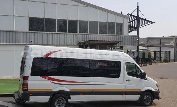 Acheter Occasion Utilitaire Mercedes‒Benz Sprinter Blanc à Beitbridge, Matabeleland South Acheter Occasion Utilitaire Mercedes‒Benz Sprinter Blanc à Beitbridge, Matabeleland South