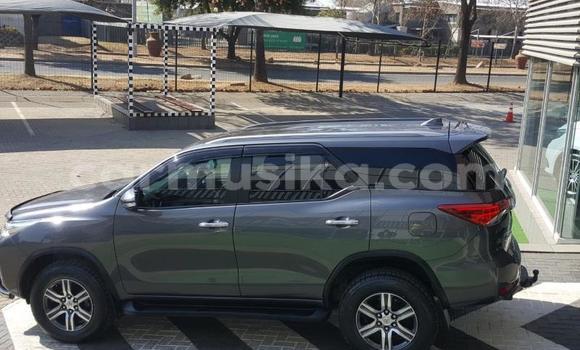 Acheter Occasion Voiture Toyota Fortuner Gris à Beitbridge, Matabeleland South