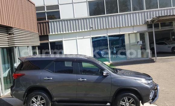 Acheter Occasion Voiture Toyota Fortuner Gris à Beitbridge, Matabeleland South Acheter Occasion Voiture Toyota Fortuner Gris à Beitbridge, Matabeleland South