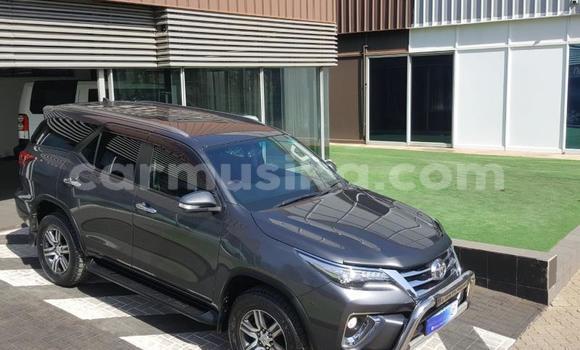 Acheter Occasion Voiture Toyota Fortuner Gris à Beitbridge, Matabeleland South Acheter Occasion Voiture Toyota Fortuner Gris à Beitbridge, Matabeleland South